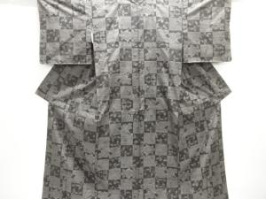 未使用品　市松に薔薇模様織り出し本場泥大島紬着物(9マルキ)